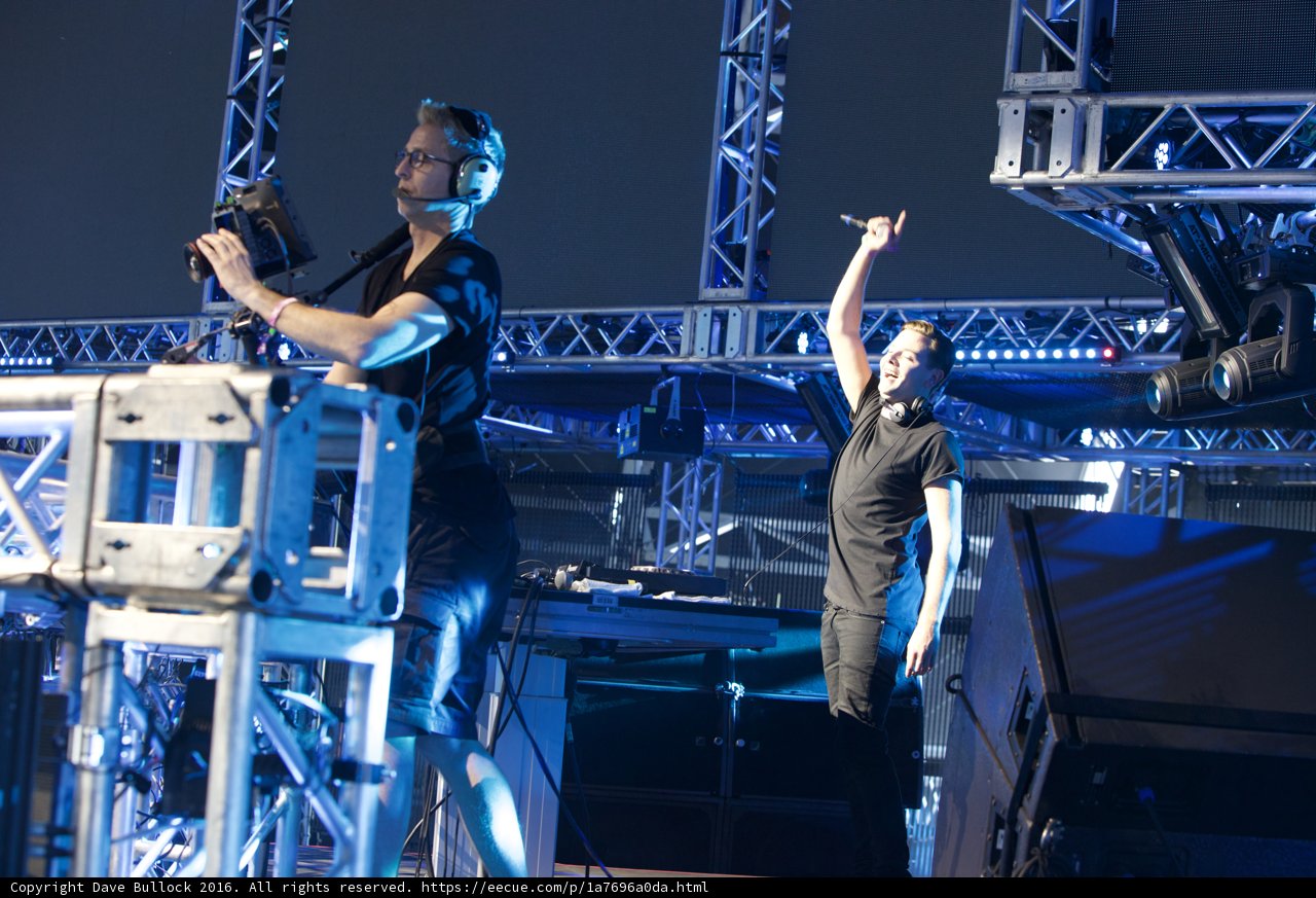 Sam Feldt energizes the crowd at Coachella