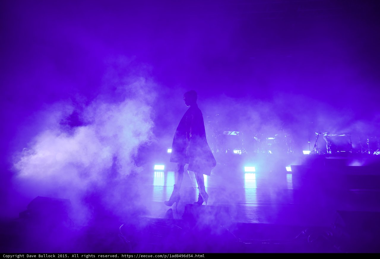 FKA twigs Wide Stage Purple Lighting Silhouette Walking Red Kimono LED Lights Heavy White Haze Moon Visible