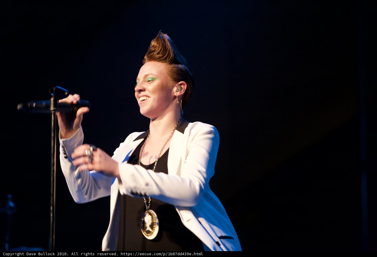 Female Entertainer Wows the Crowd