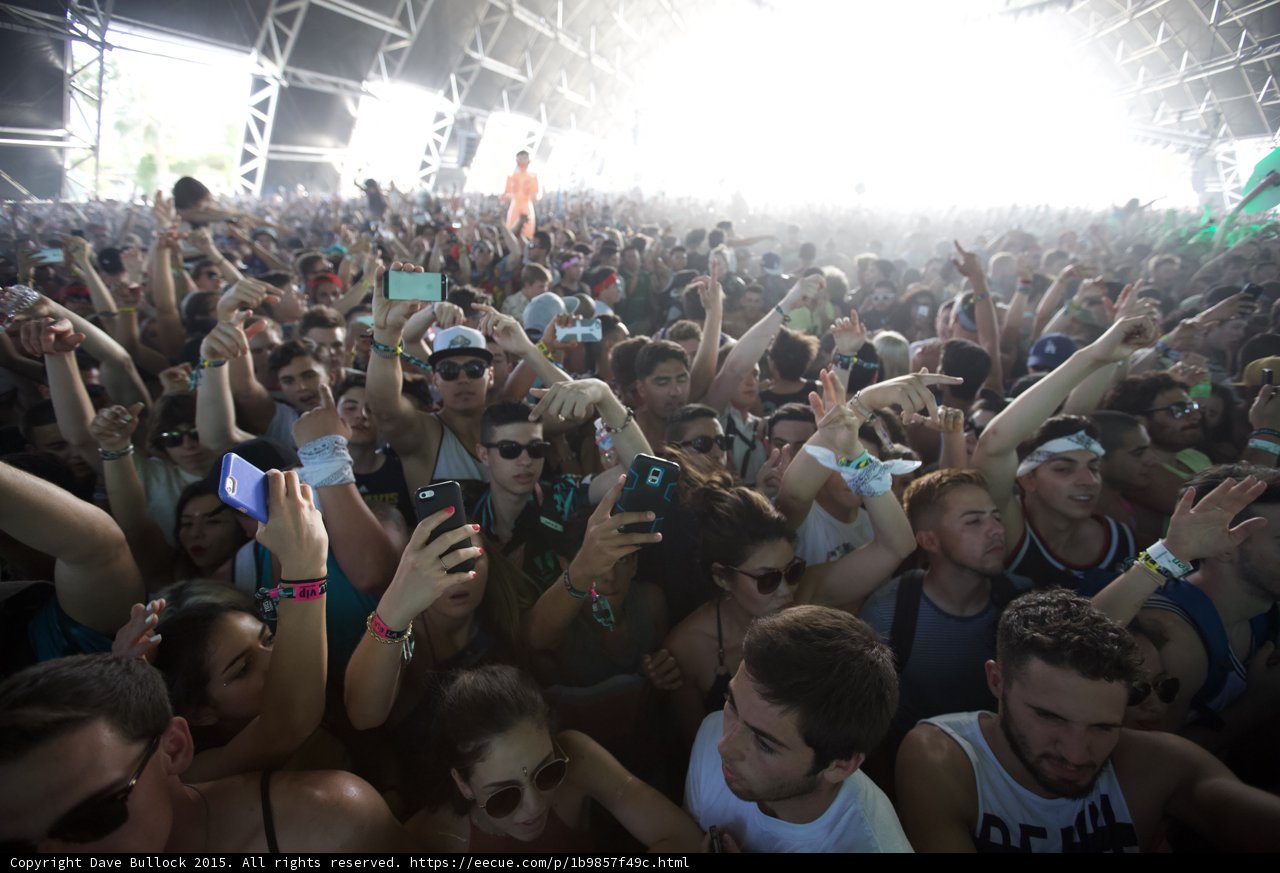 Phones Up in Sahara