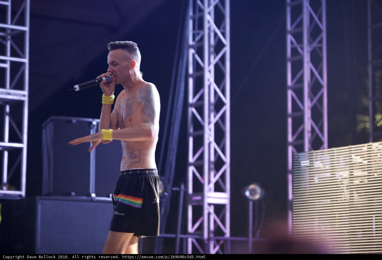 Watkin Tudor Jones Rocks the Crowd at Coachella 2010