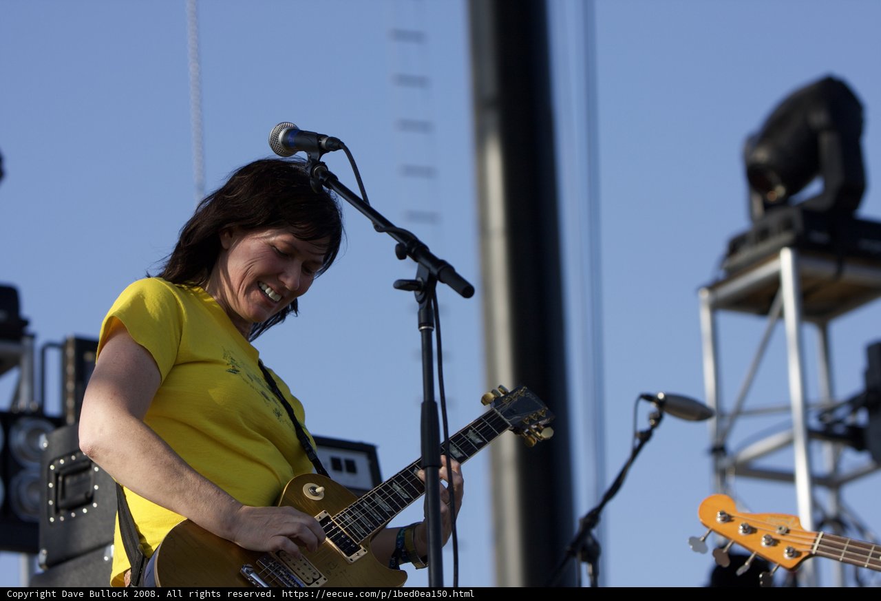 Kim Deal rocks Coachella with her electric guitar