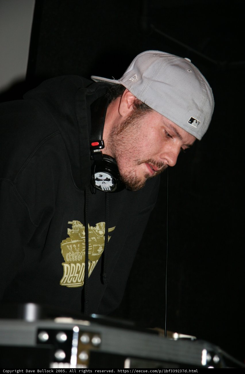 Hooded Entertainer