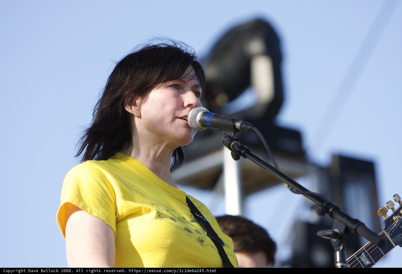 Kelley Deal belting out tunes at Coachella 2008