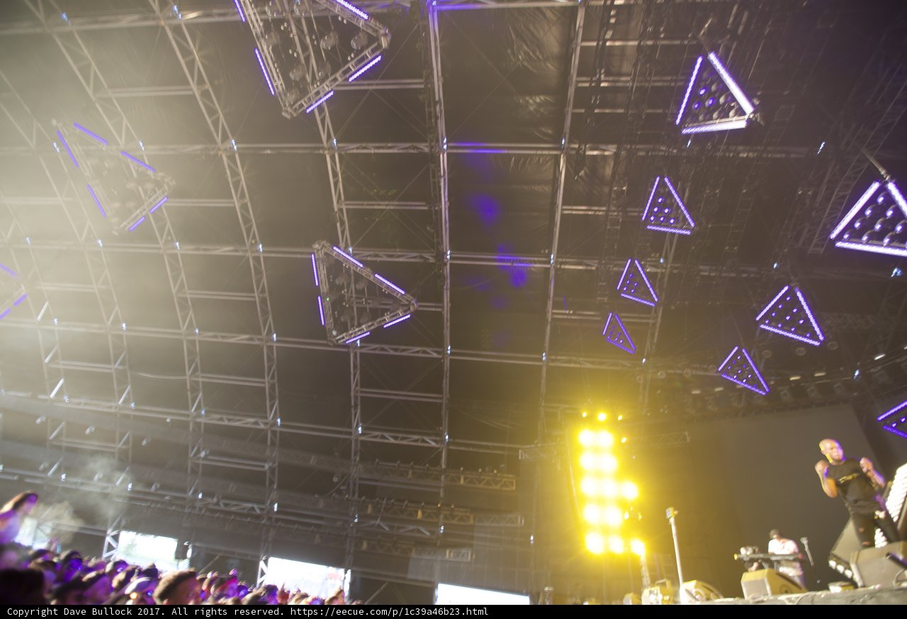 A Night of Epic Performances Under Shimmering Lights