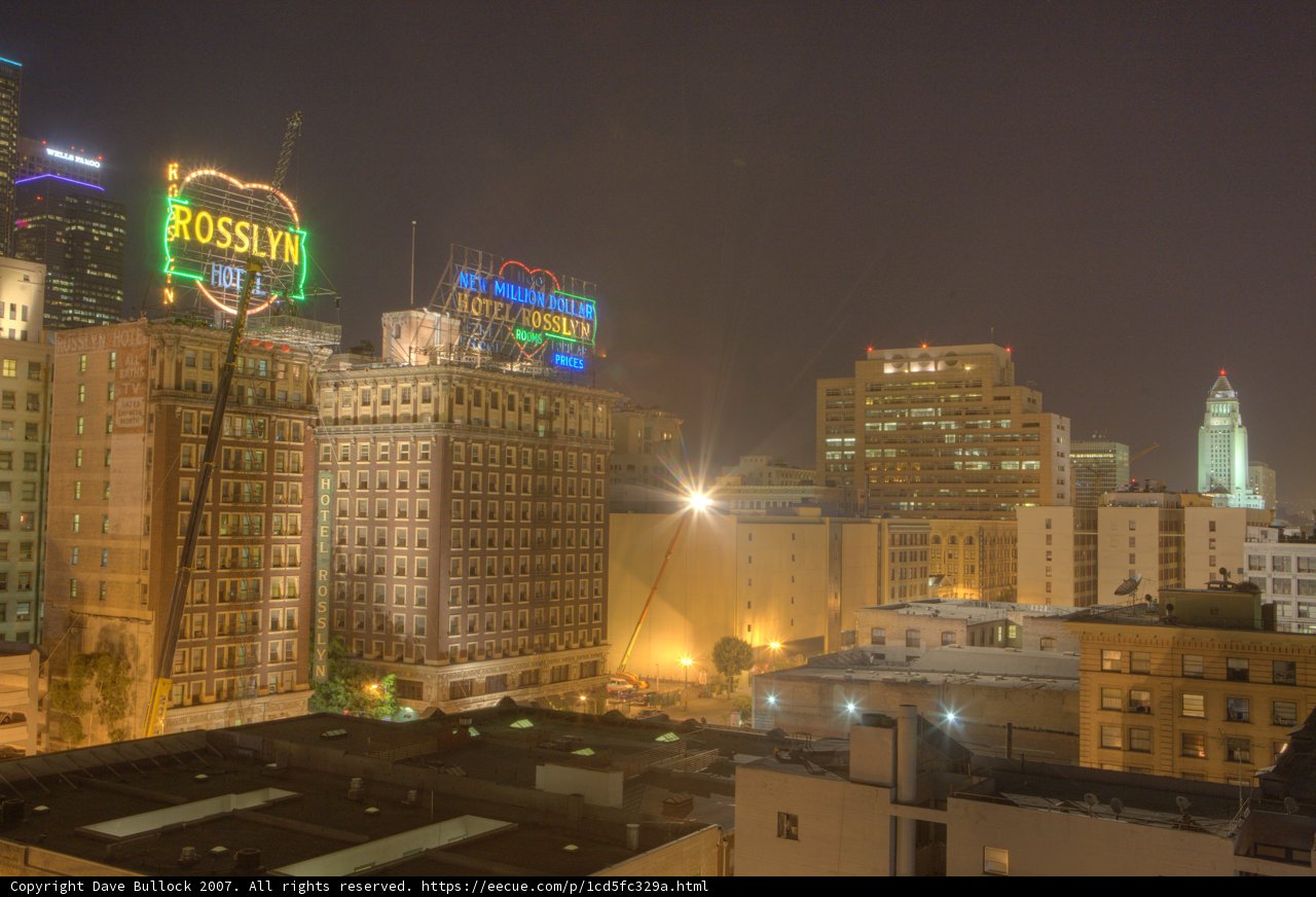 Rosslyn Hotel Signs Lit