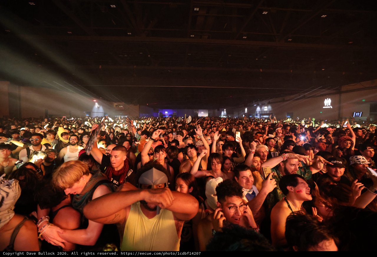 Massive Indoor Crowd Surges at Wobbleland 2026
