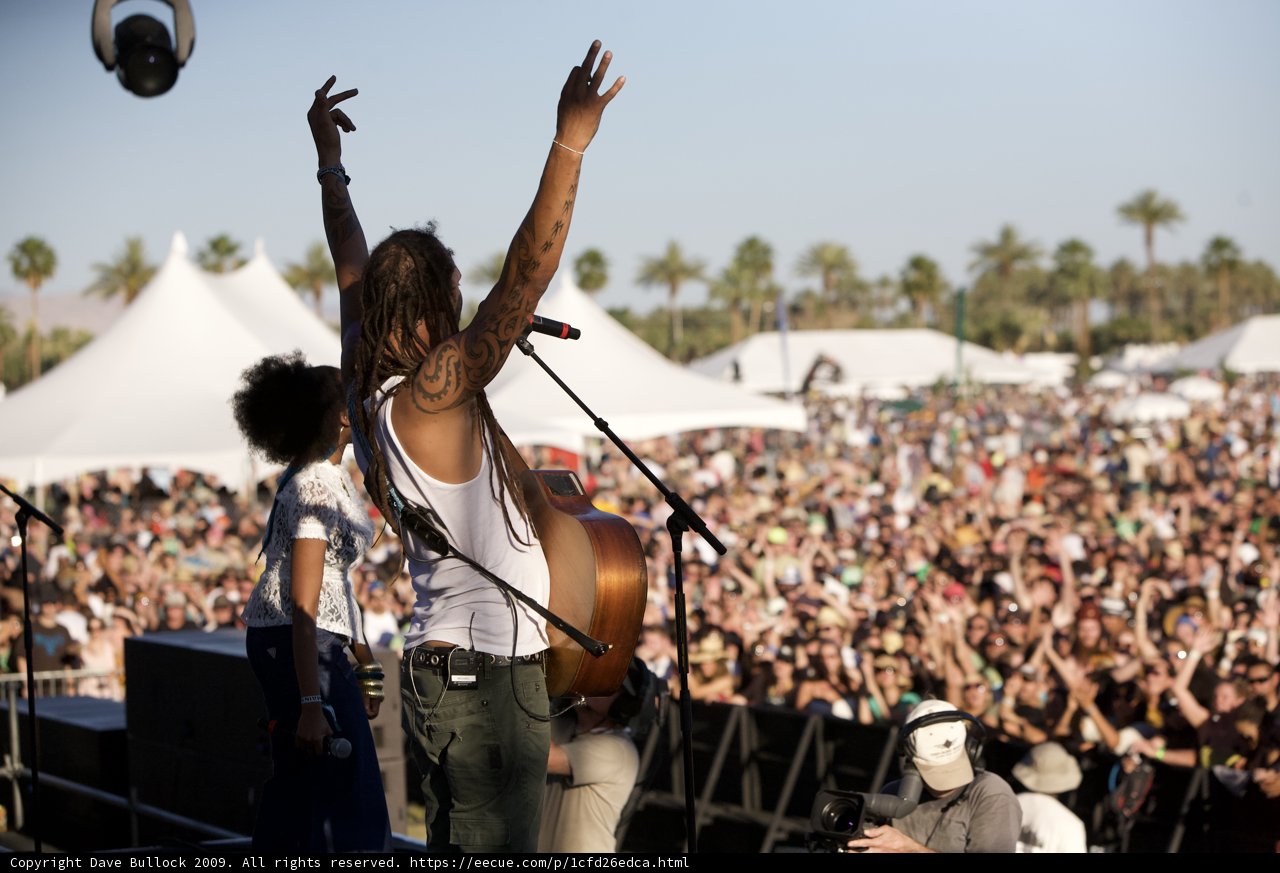 Arms Up, Crowd Pumped