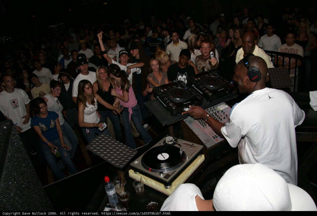 Urban Entertainer Rocks the Nightclub