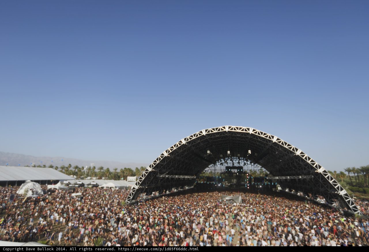 The Ultimate Crowd Experience