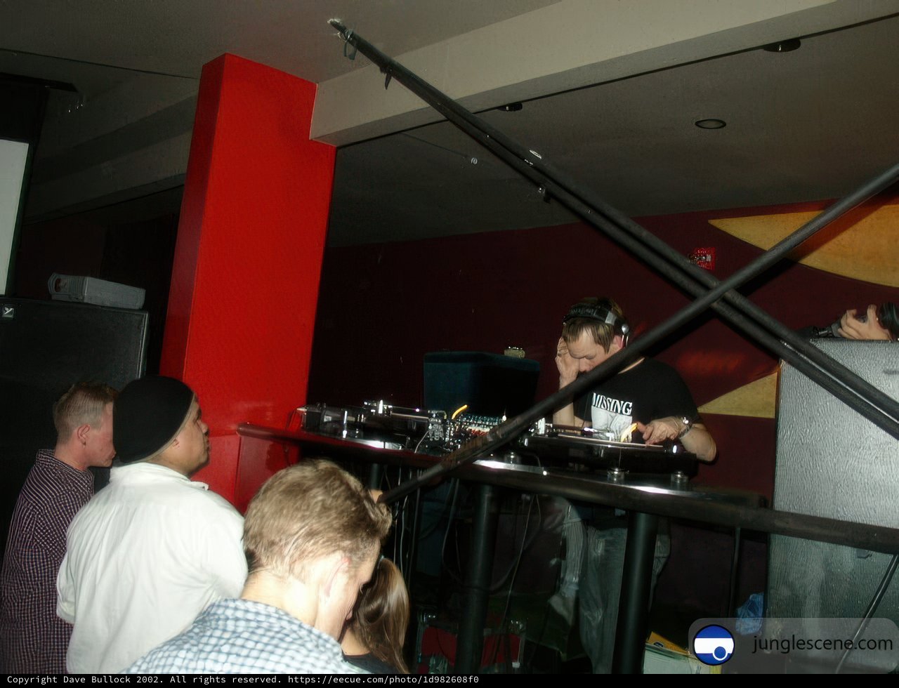 Club DJ Jams to the Beat