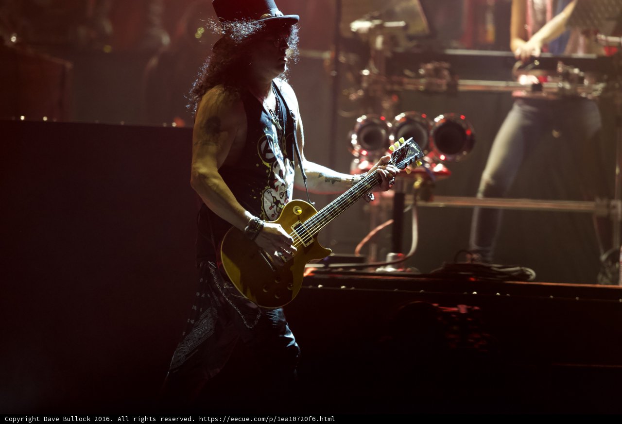 Slash rocks the crowd at Coachella