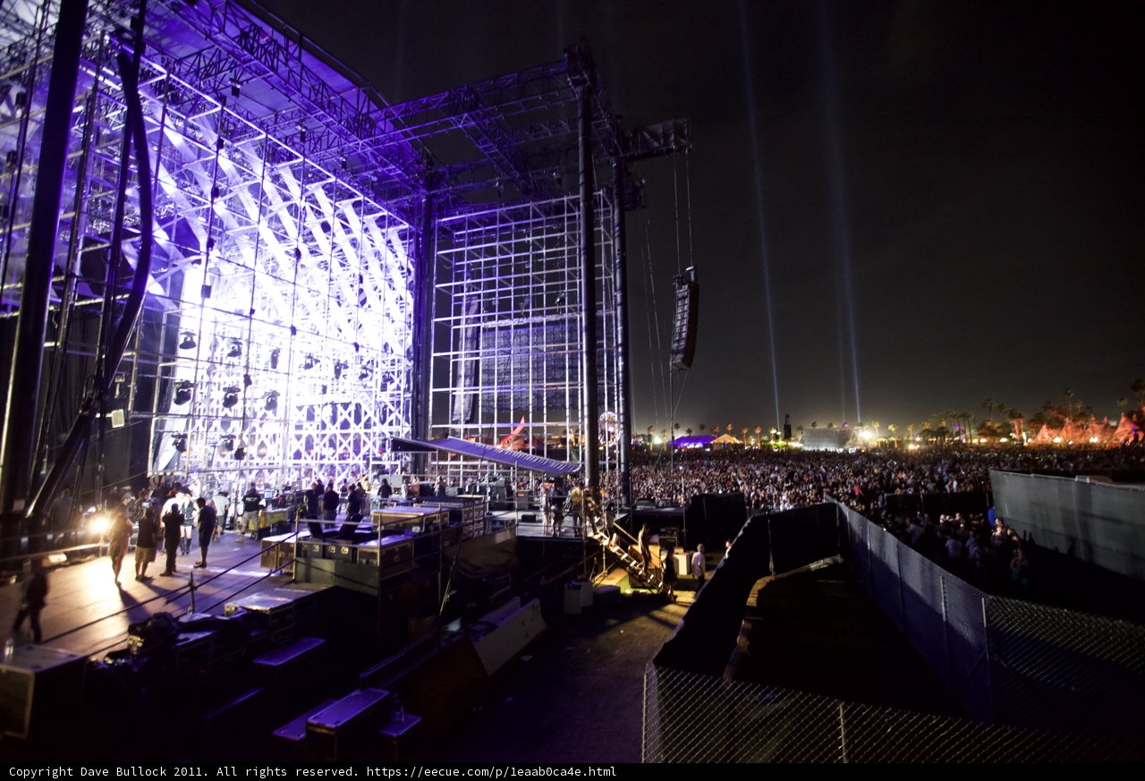 Coachella 2011 Stage Lights Up