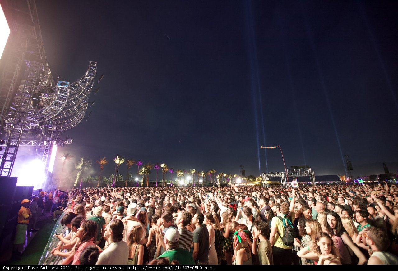 Coachella 2011: A Sea of Music Lovers Under the Night Sky