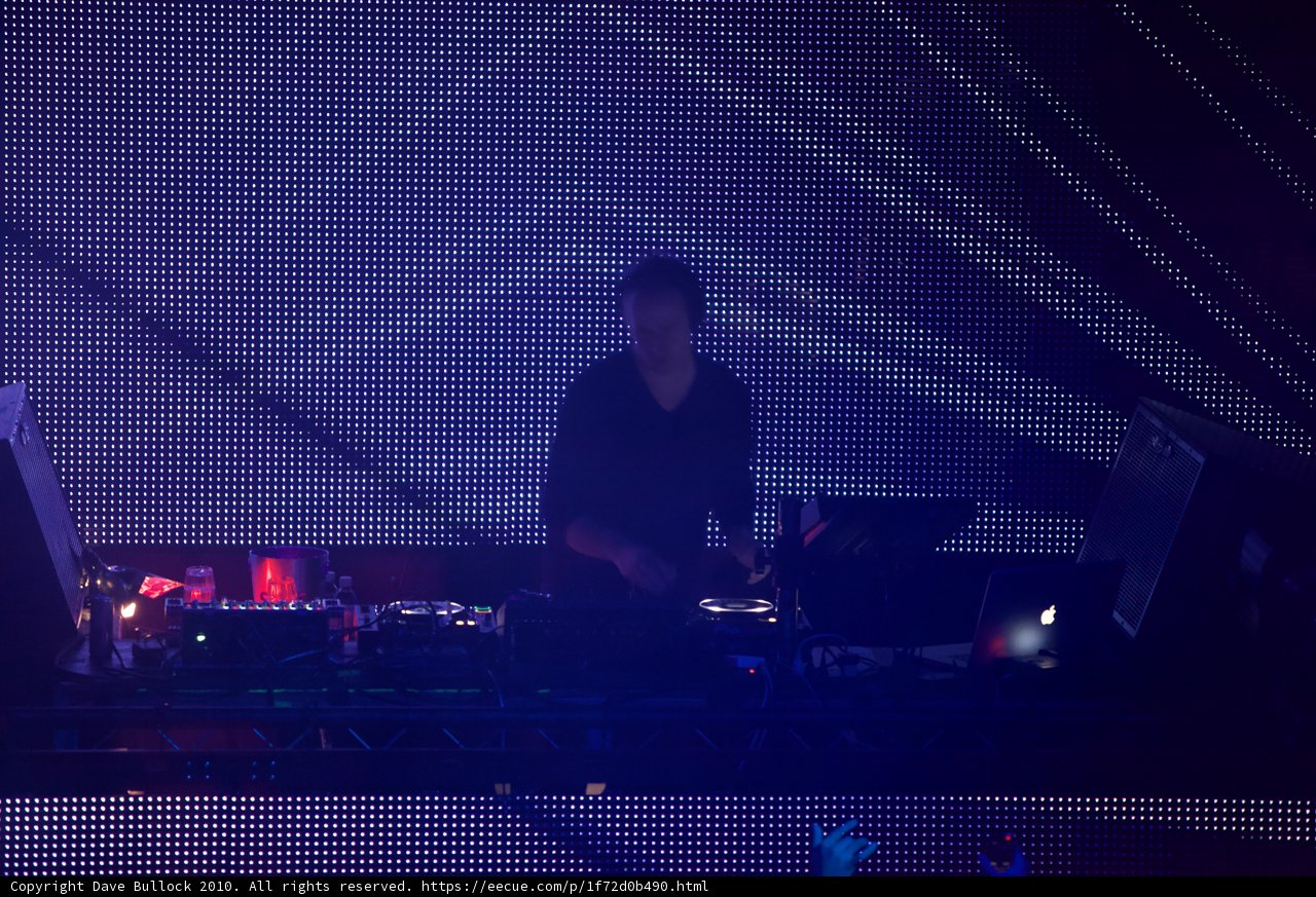 DJ Sasha electrifies the crowd