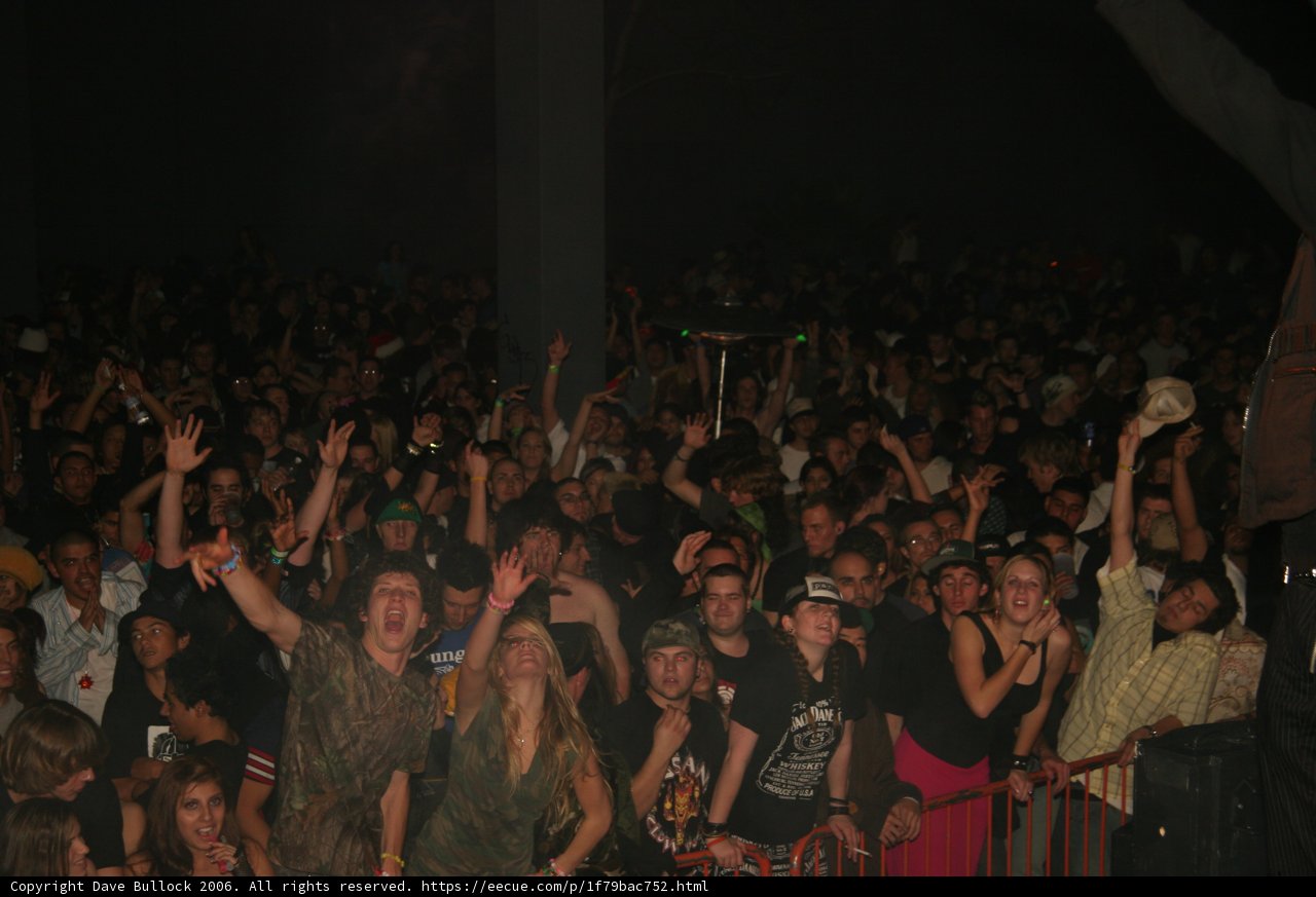 Melora Walters Rocks the Crowd at NYE 2005 Concert