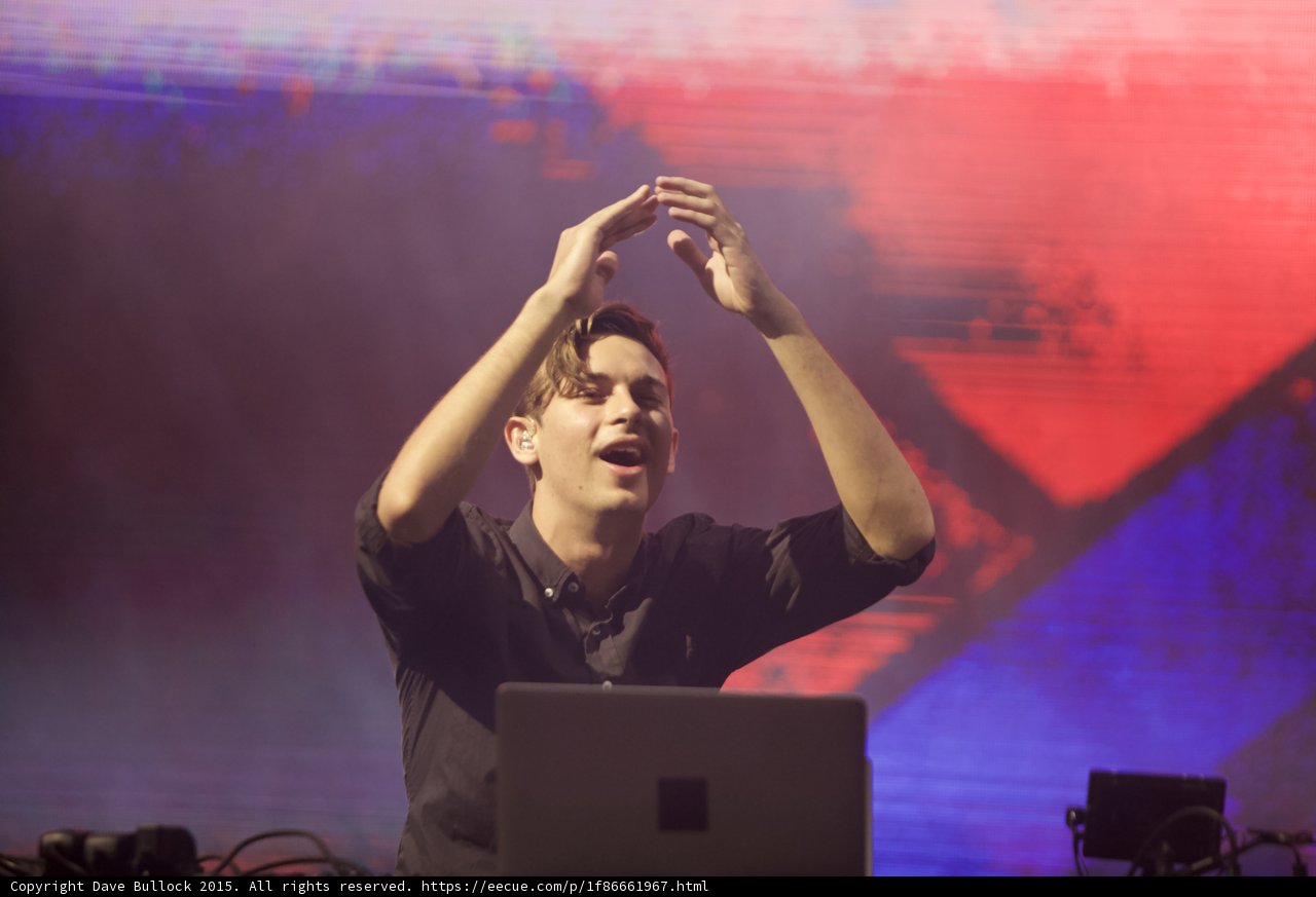 Flume Frame Gesture Red Blue