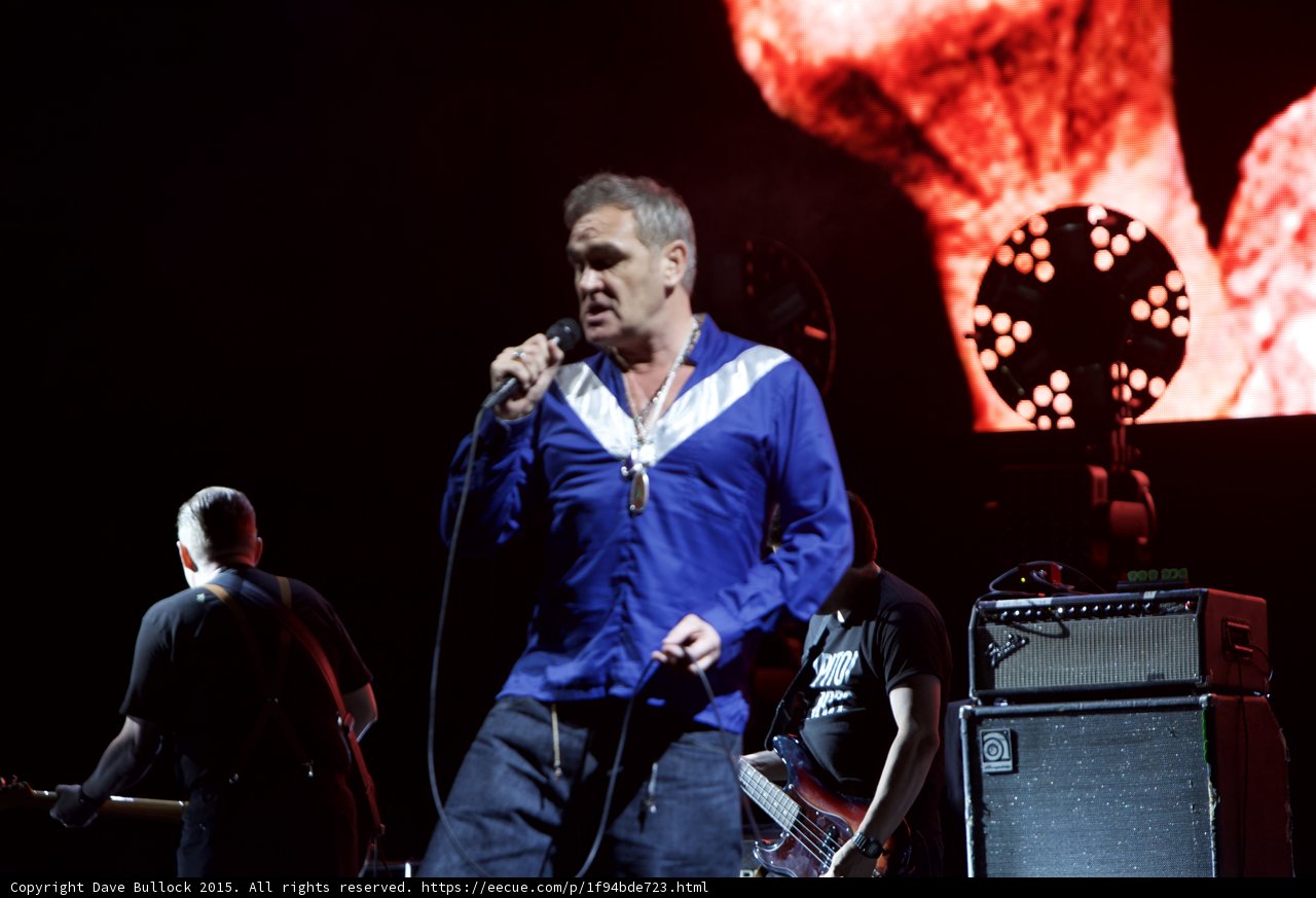 Morrissey Singing Blue Shirt Guitarist Bassist Sunburst Bass Ampeg Amp Circular Light Red Screen