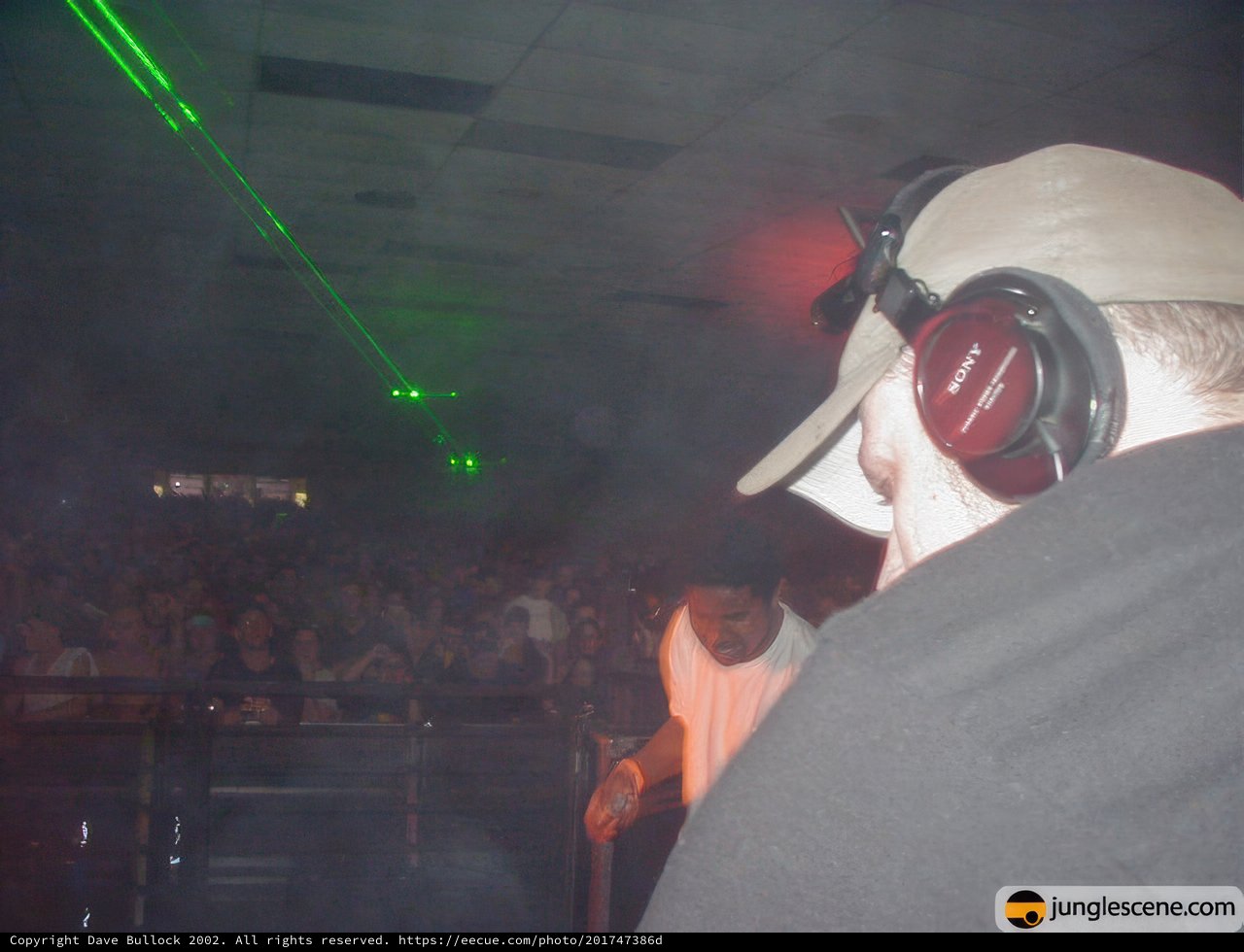 Grooving to the Beat at Audiotistic 2002