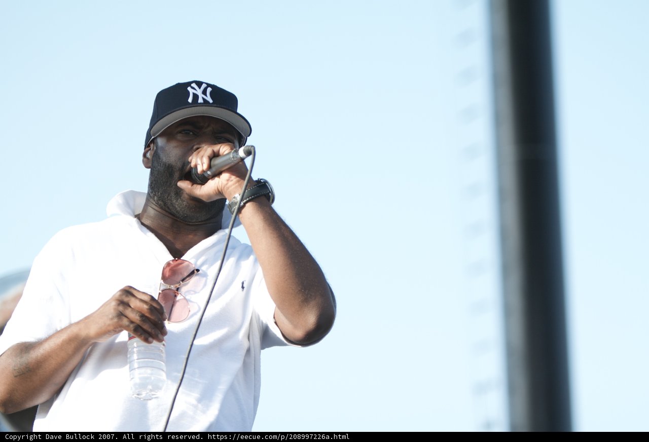 Solo Performance Under the Sun