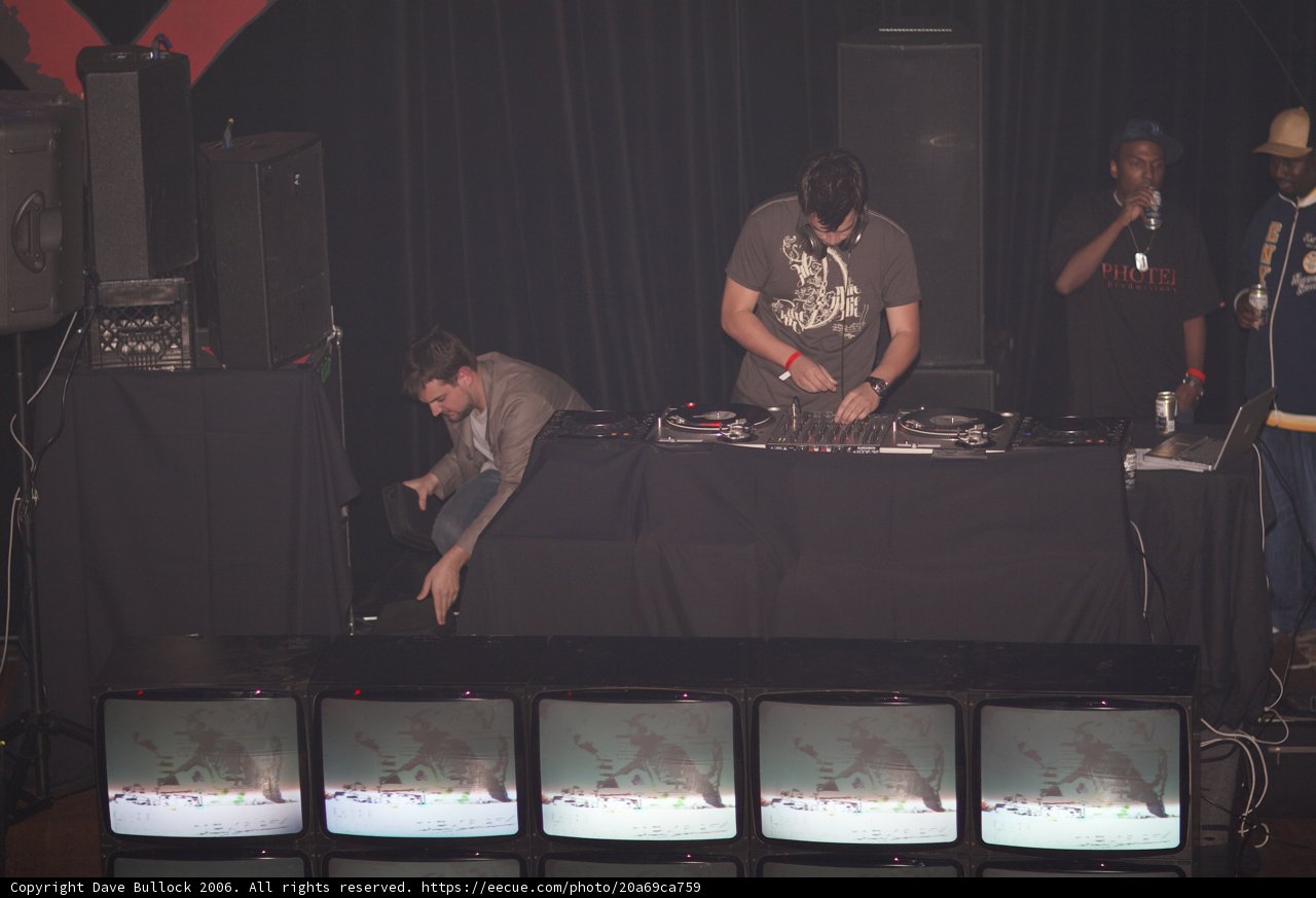 The DJ's Multiscreen Setup