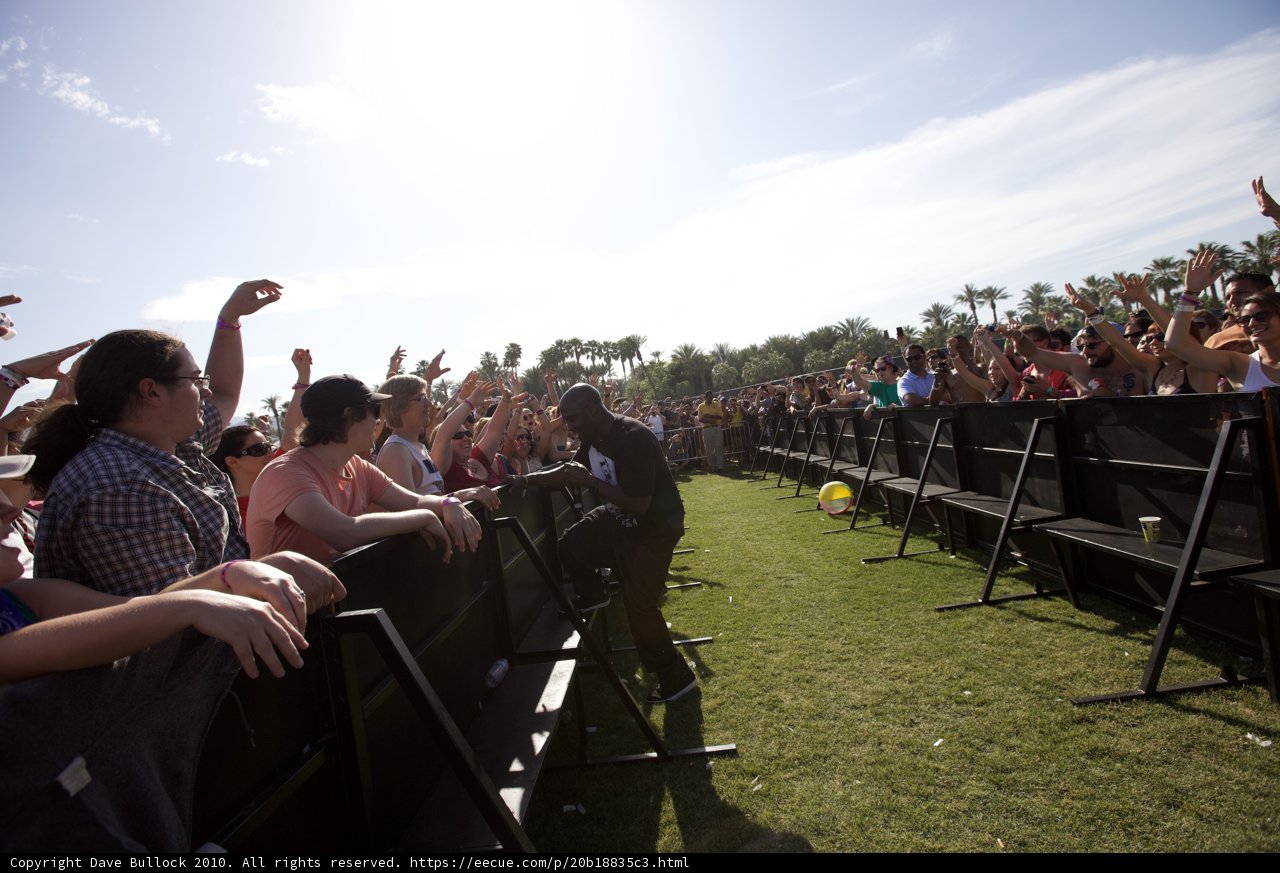 Coachella Crowd Basks in Sunny Skies