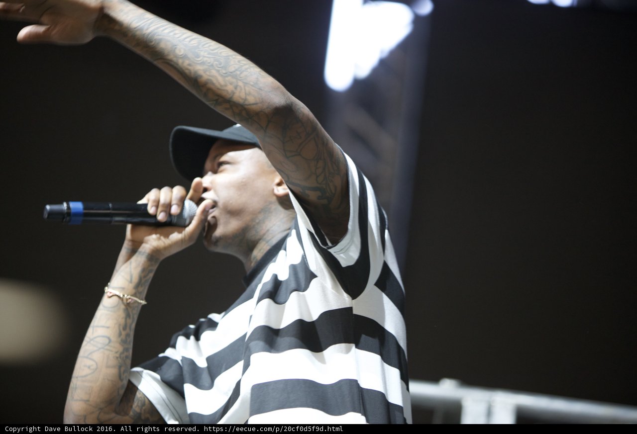 Tattooed Man Sings Solo Performance at Coachella