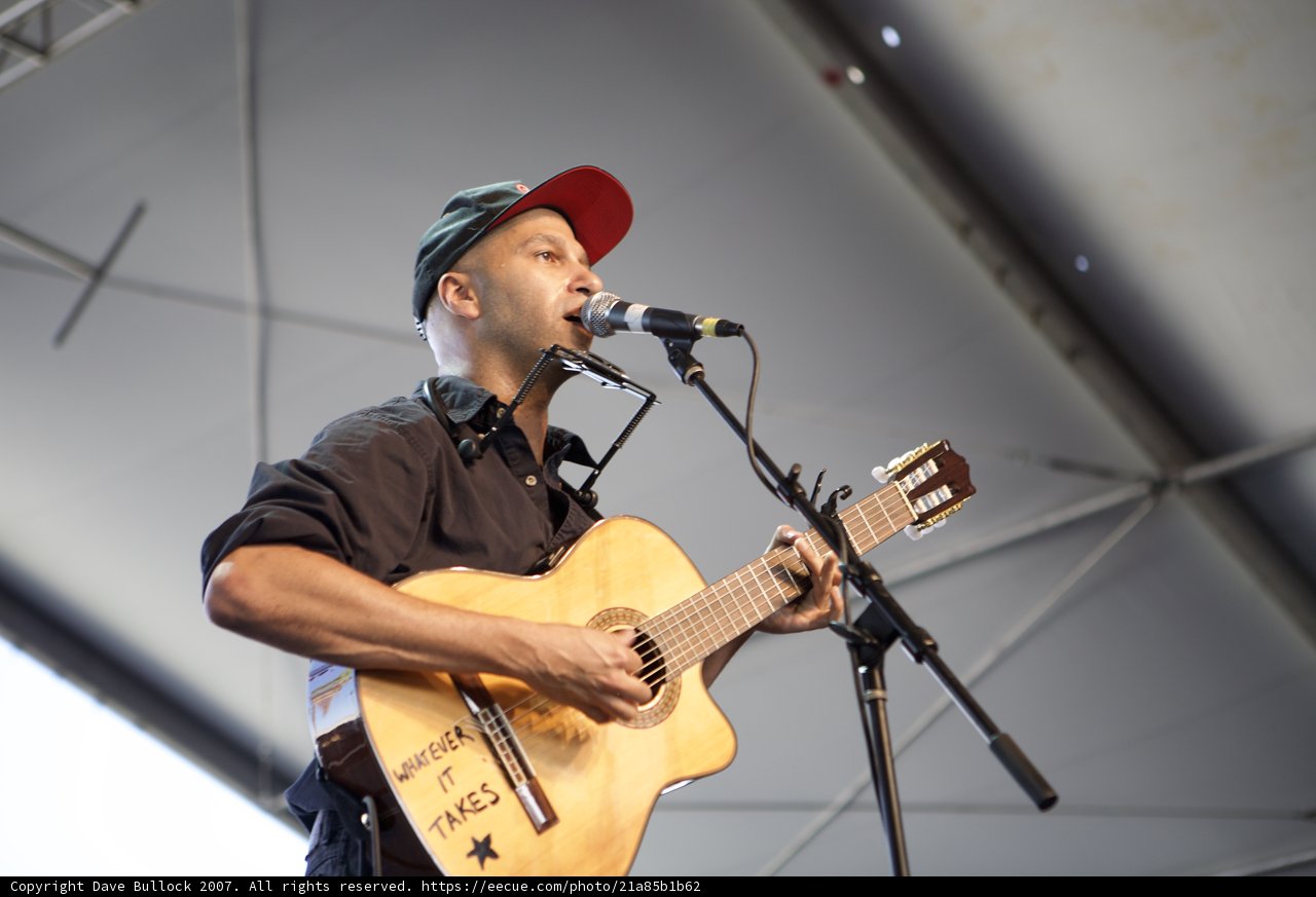 Tom Morello rocks the crowd with his guitar