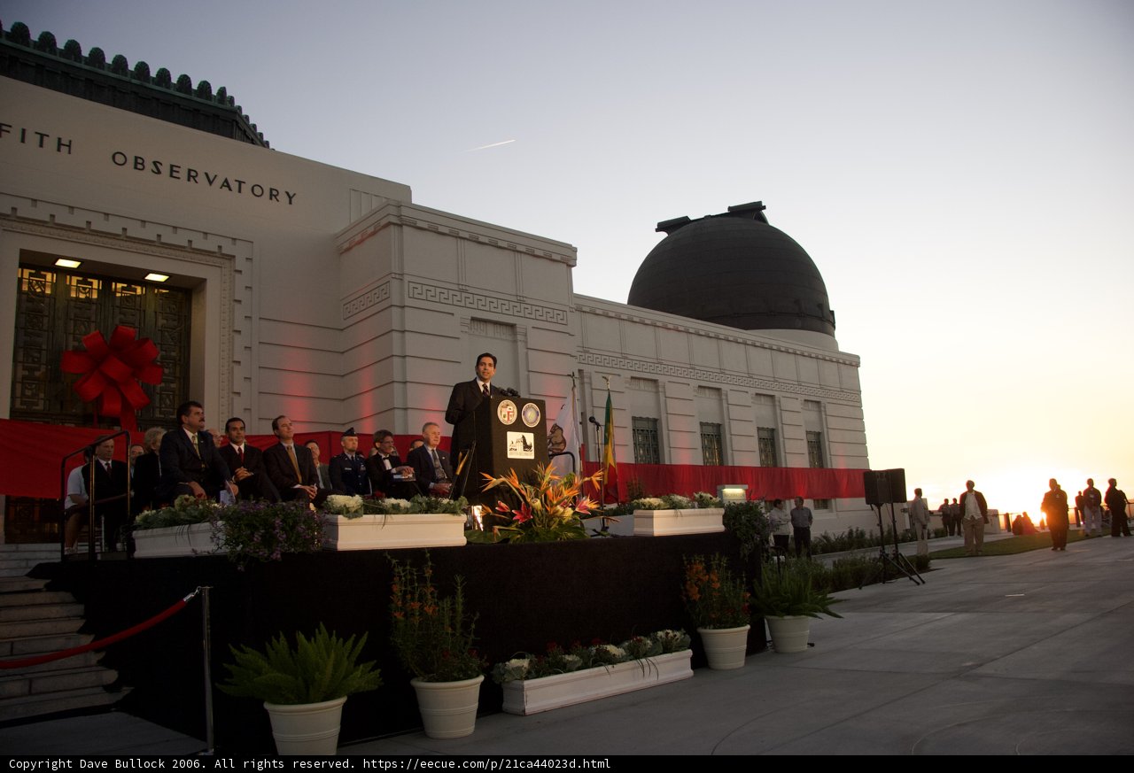 President Obama Addresses Sunset Crowd at Observatory