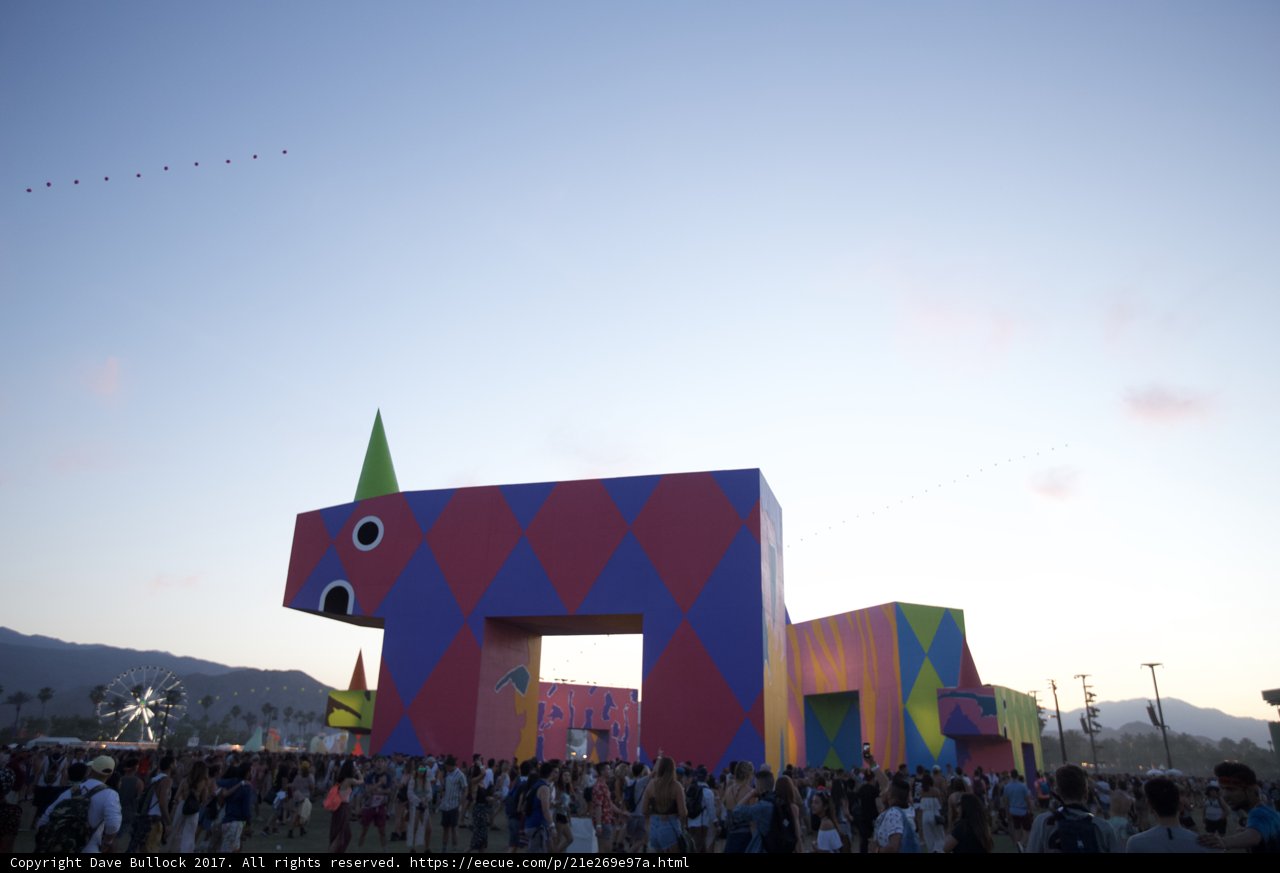 Colorful Building Draws Huge Crowd at Coachella 2017