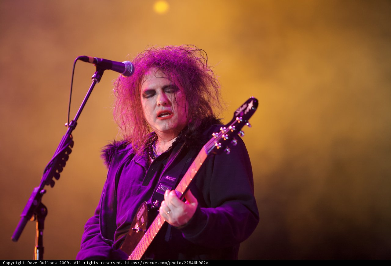 Robert Smith Rocks the Stage at Coachella 2009
