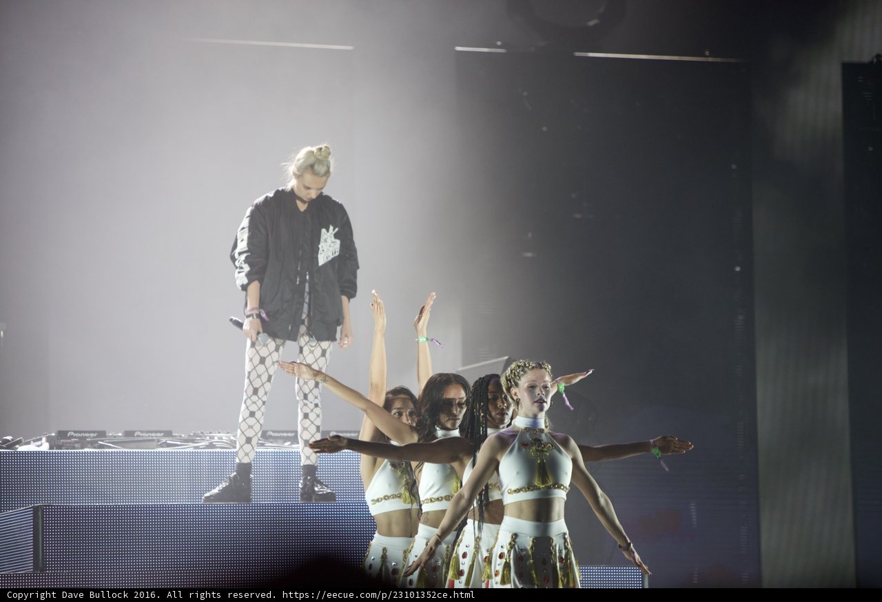 Women Take the Stage with a Rockstar