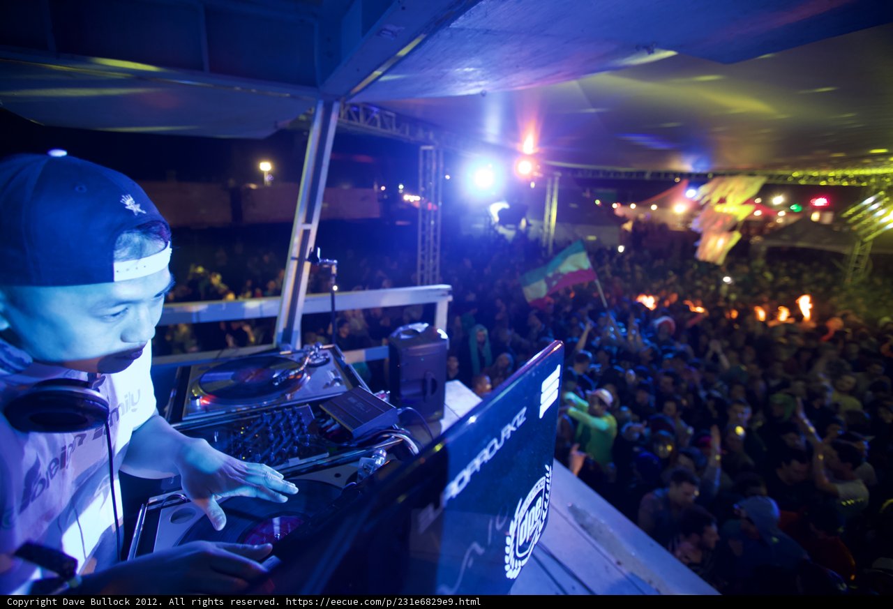 DJ Zuoxiao Zuzhou rocks Coachella crowd