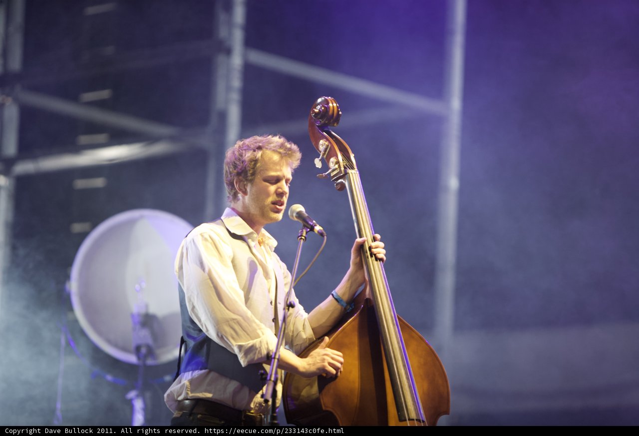 Ted Dwane's Melodic Double Bass Performance