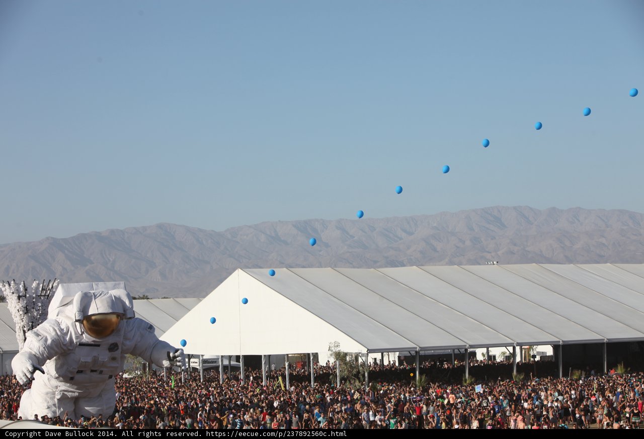 Epic Crowd at Coachella 2014