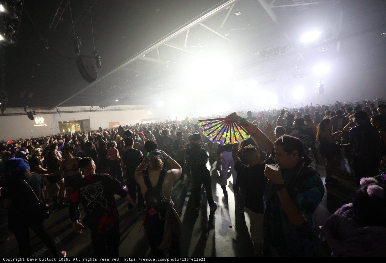 Massive Crowd Surges at Wobbleland 2026 EDM Festival