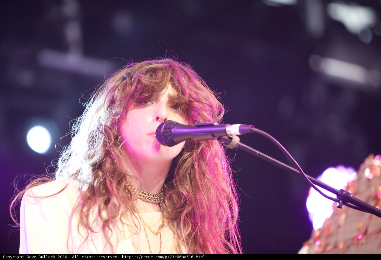 Victoria Legrand's Electrifying Mic Performance