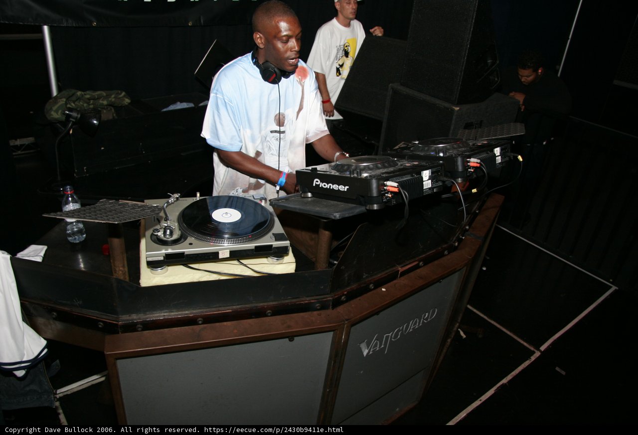 Kenny Ken and Dj S on the Turntables