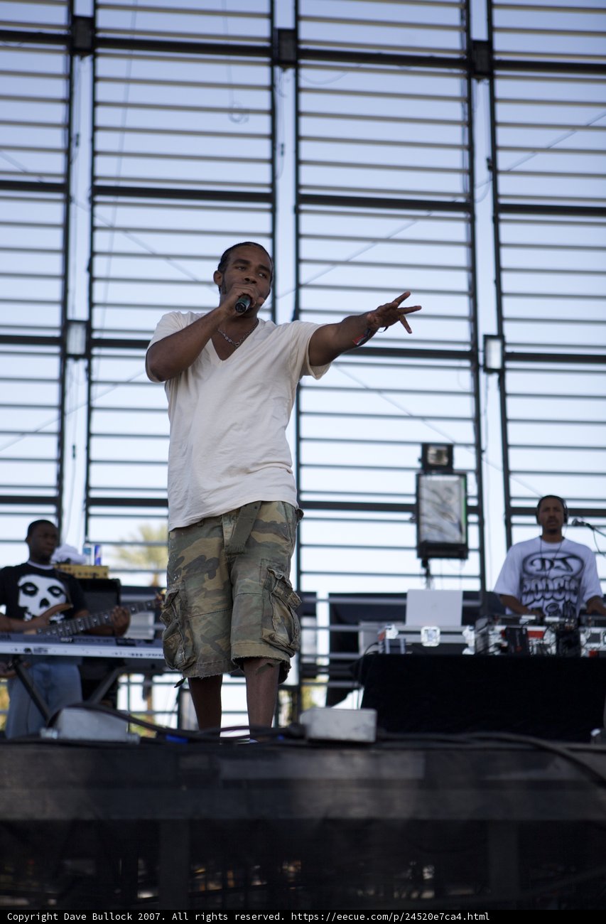 Pharoahe Monch electrifies the crowd with his music