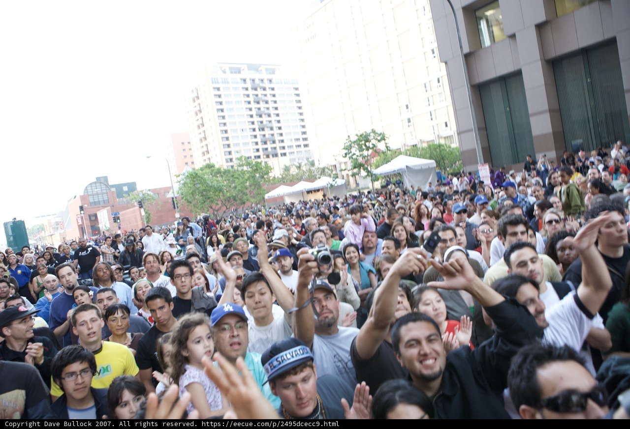 Cell Phone Capture in a Crowded City Street