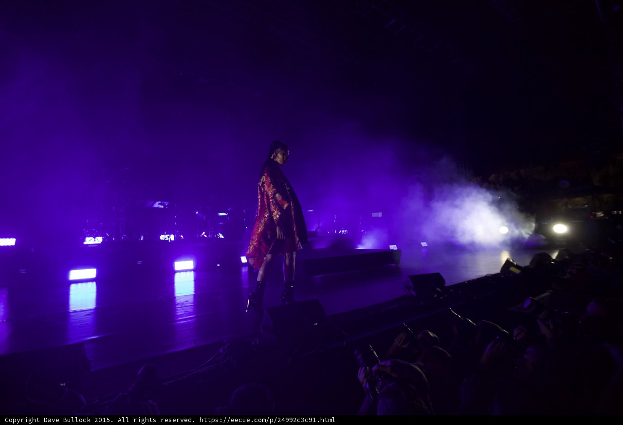 FKA twigs Wide Stage Purple Lighting Red Brocade Kimono Black Boots LED Lights Heavy Haze Photo Pit