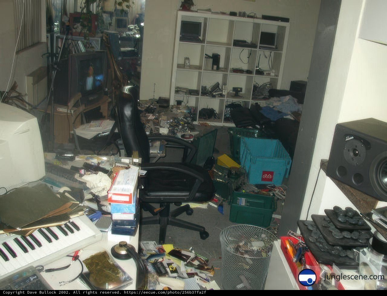 The Chaos of eecue's Room