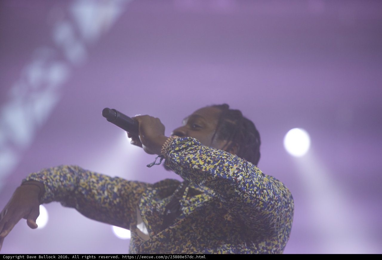 Solo Performance in Yellow