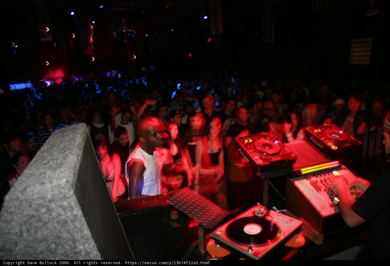 Viram Funktion Nightclub DJ