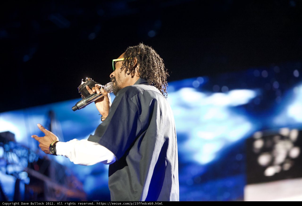 Snoop Dogg lights up the Grammy stage