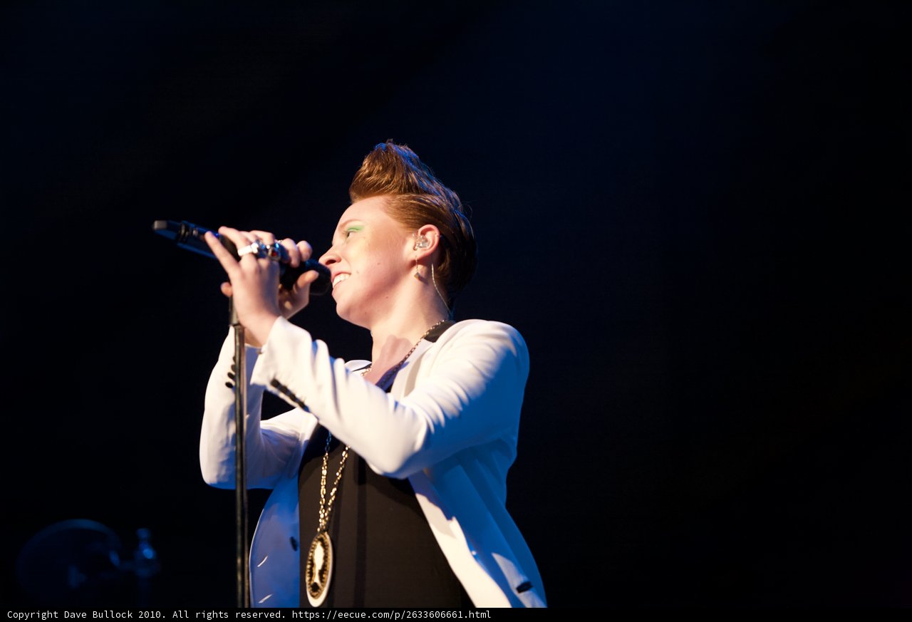 White Jacket Singer Takes Center Stage