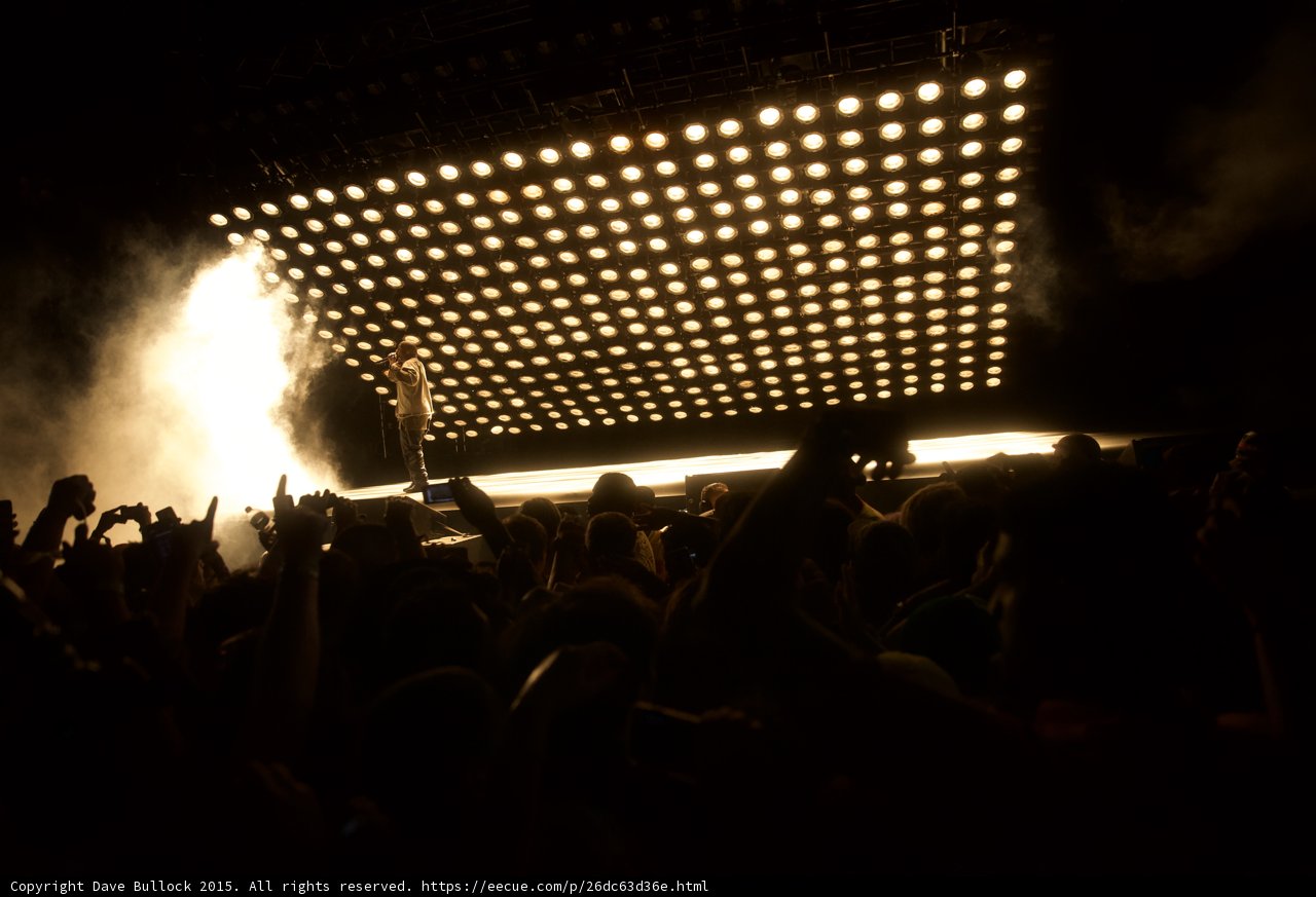 Kanye West Singing Fog Stage