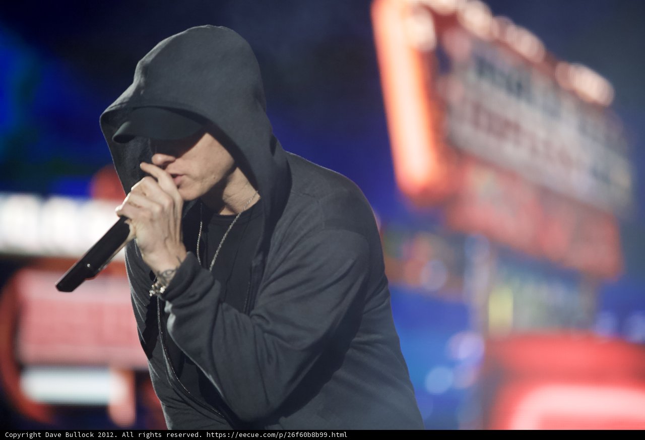 Eminem Rocks the Stage at the 2013 MTV Music Awards