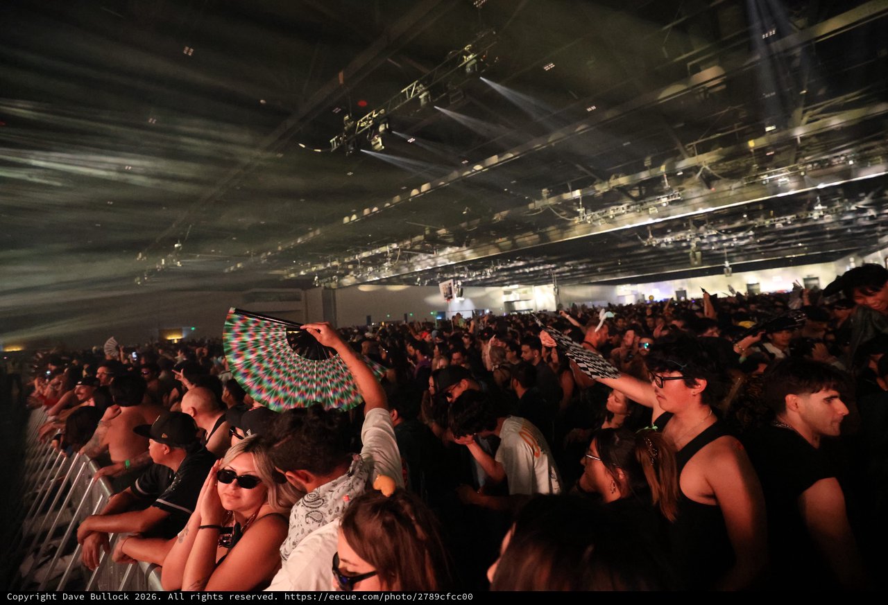 Massive Indoor Crowd Surges at Wobbleland 2026