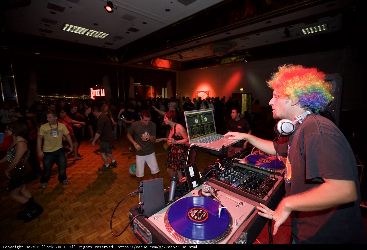 Vibrant Deejay